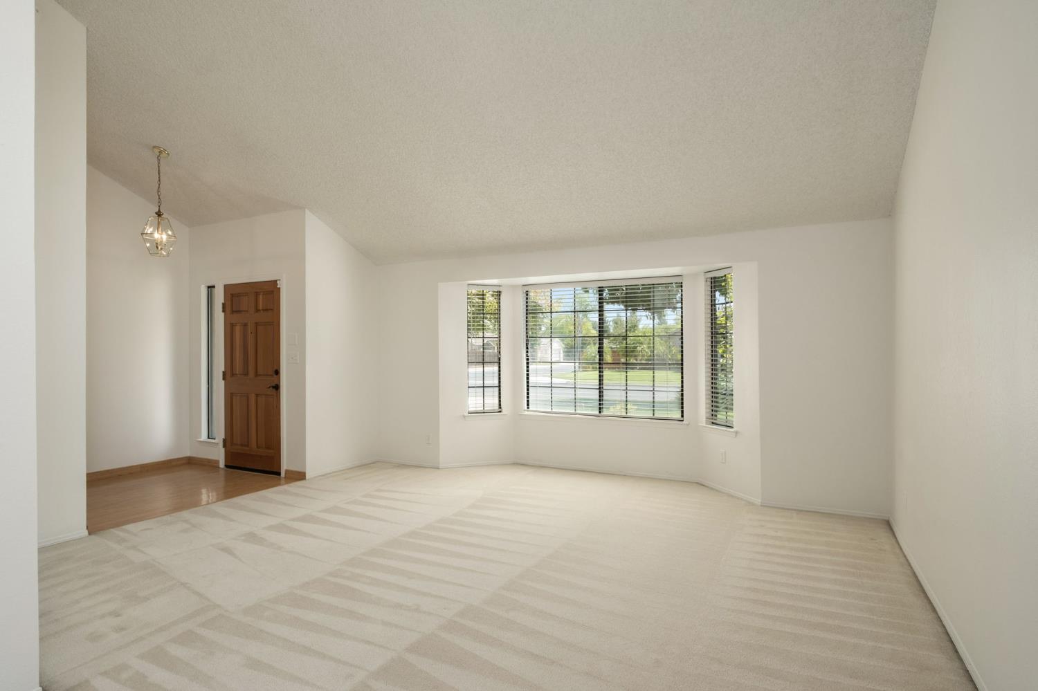 6465 N Cornelia Ave, Fresno, CA 93722