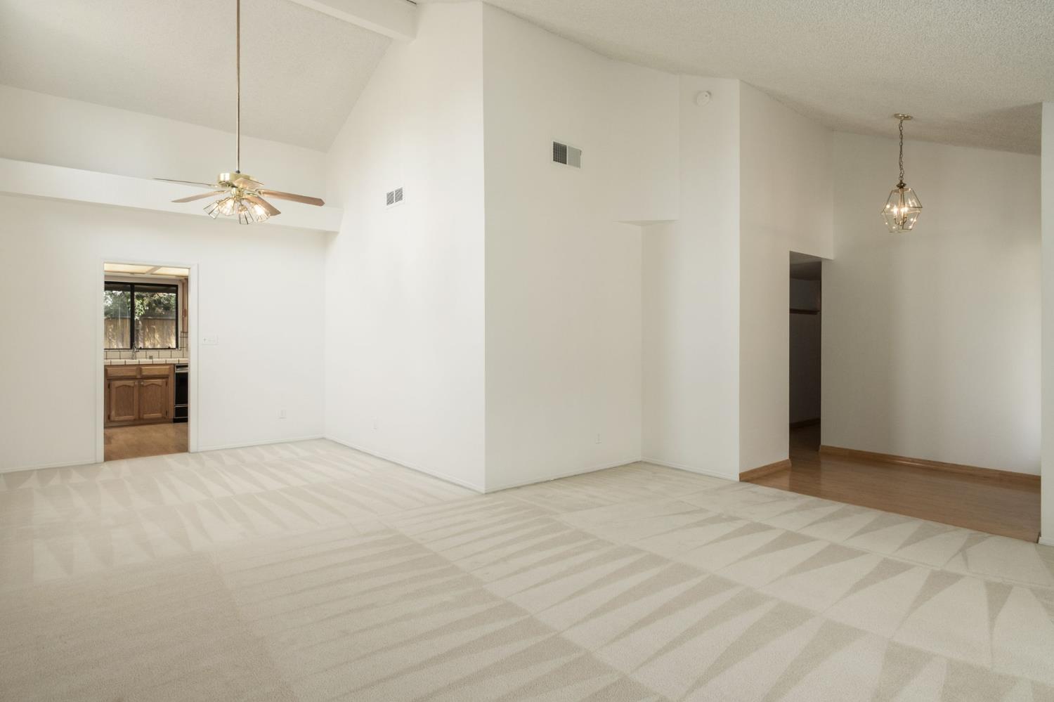 6465 N Cornelia Ave, Fresno, CA 93722