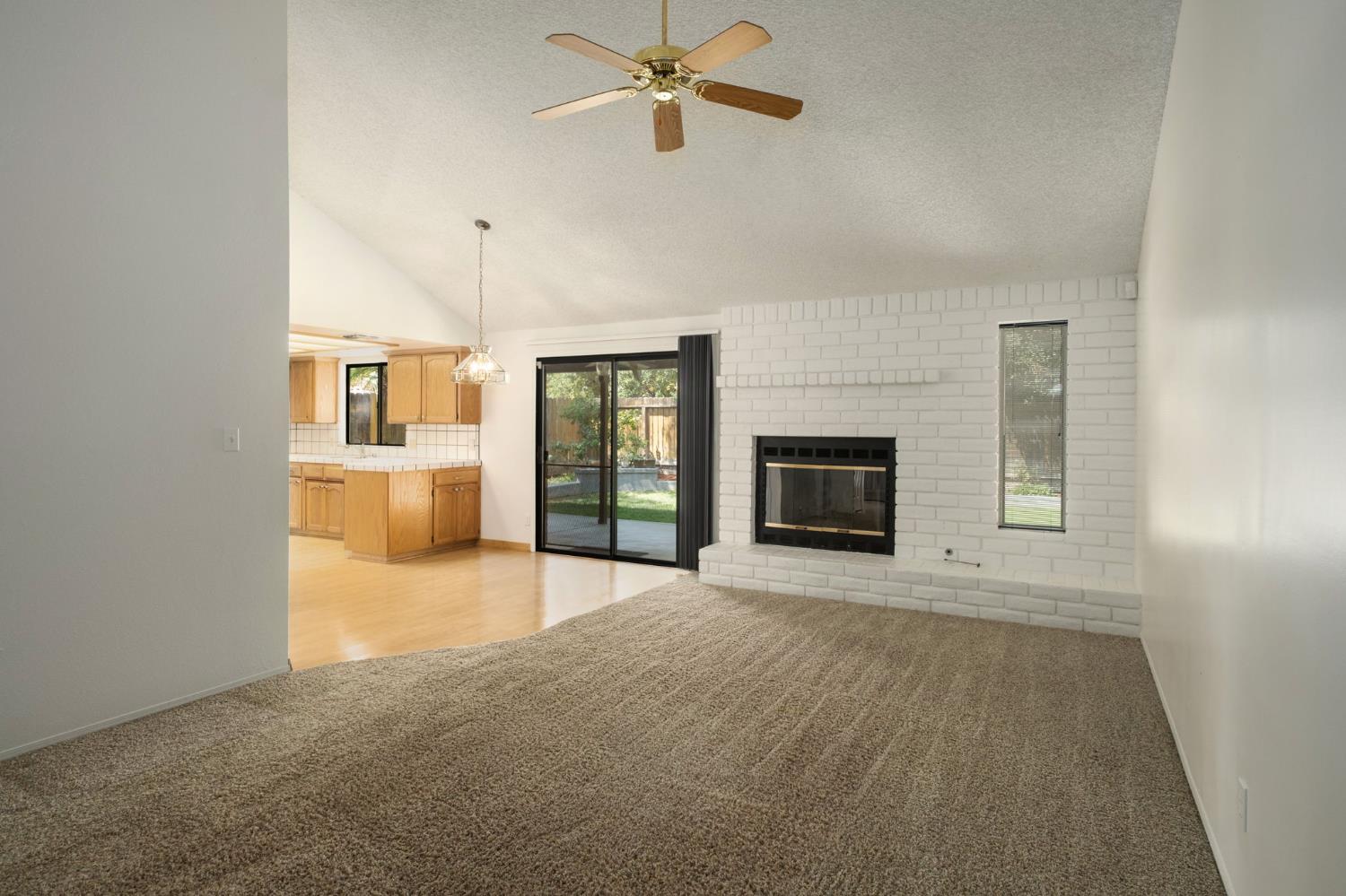 6465 N Cornelia Ave, Fresno, CA 93722