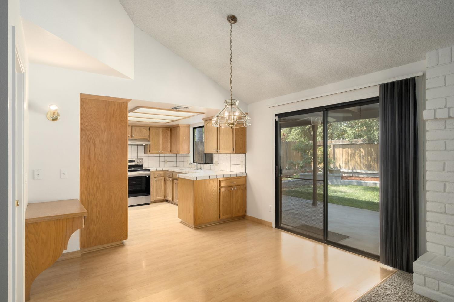 6465 N Cornelia Ave, Fresno, CA 93722