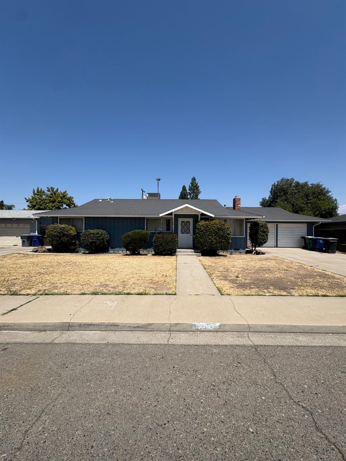 2106 5Th St, Sanger, CA 93657
