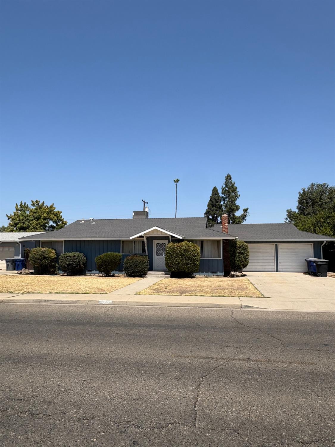 2106 5Th St, Sanger, CA 93657