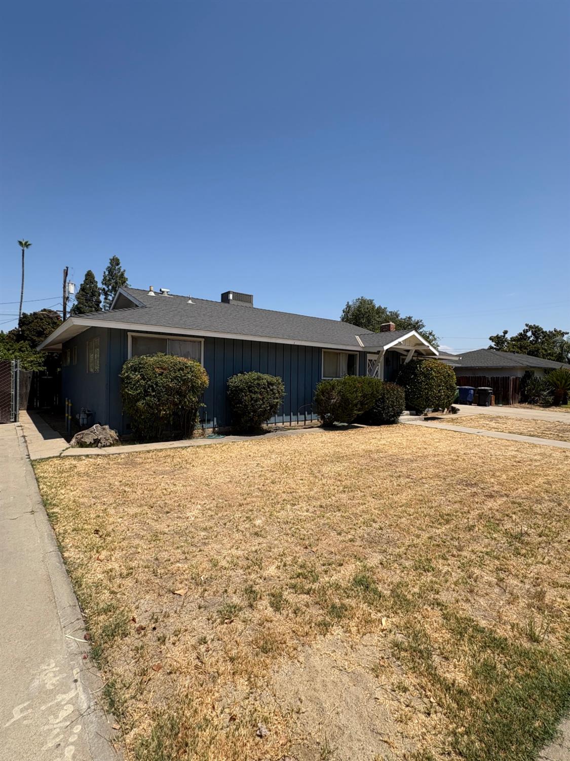 2106 5Th St, Sanger, CA 93657