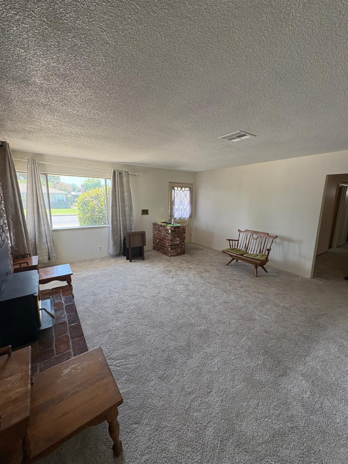 2106 5Th St, Sanger, CA 93657