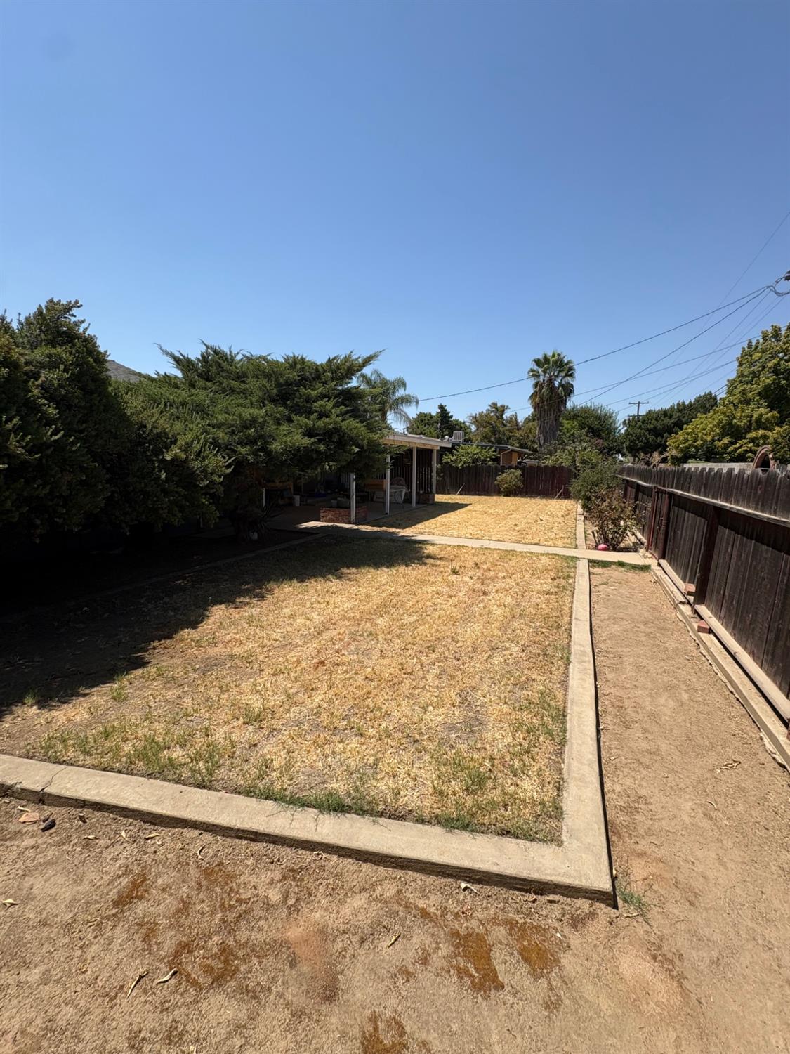 2106 5Th St, Sanger, CA 93657