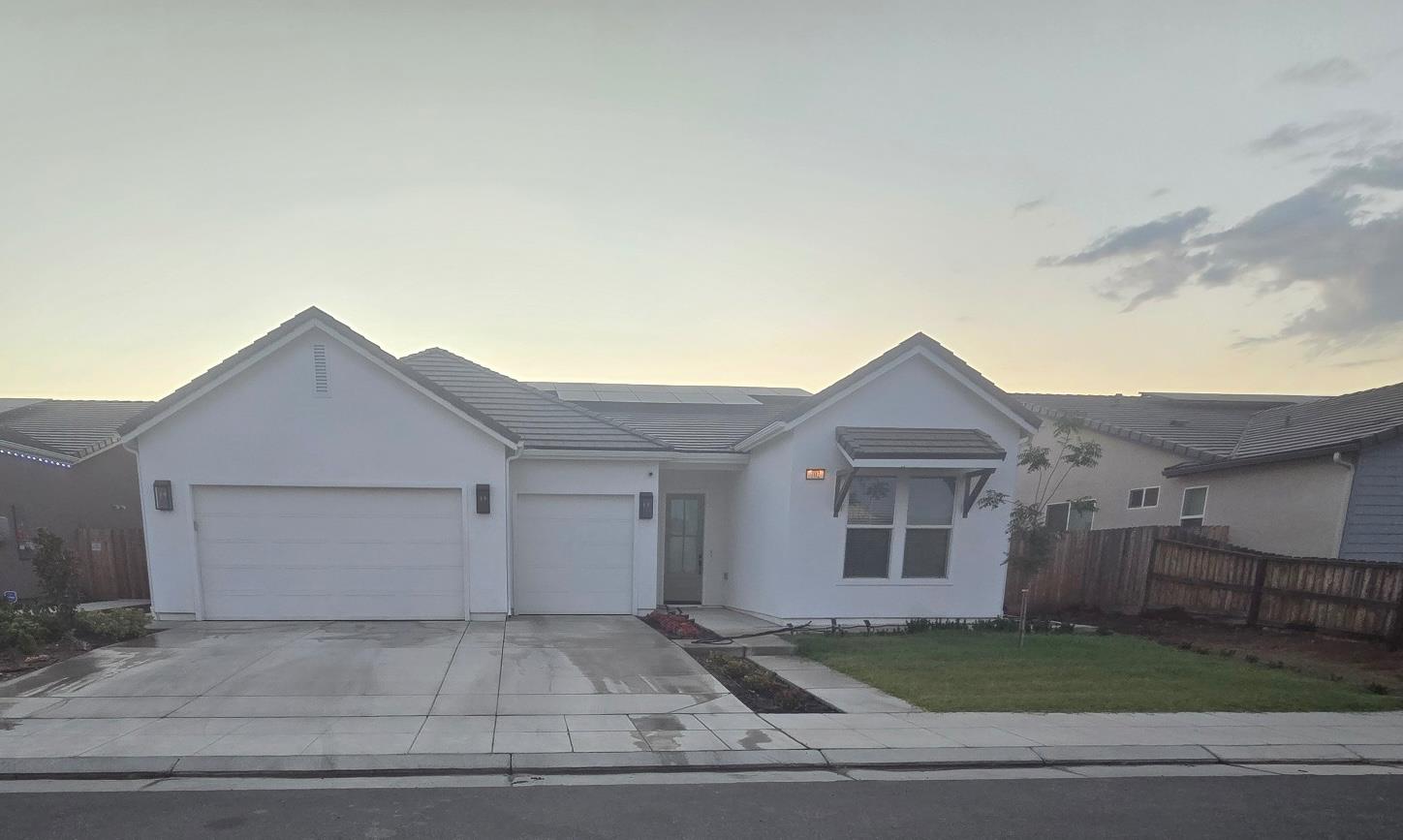 702 Atlantica Dr S, Madera, CA 93636