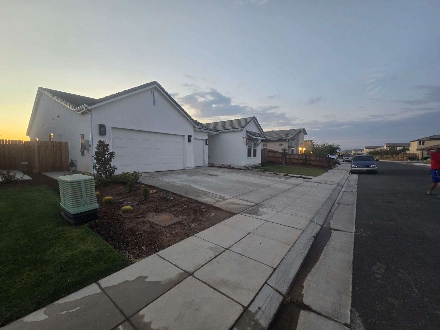 702 Atlantica Dr S, Madera, CA 93636