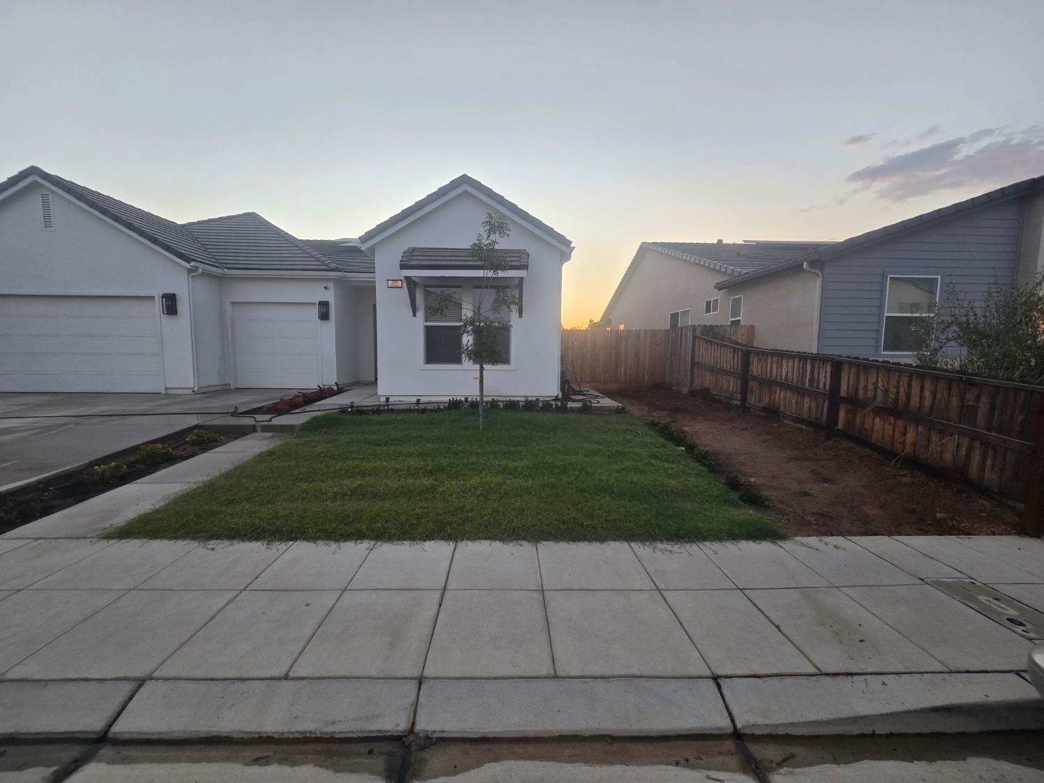 702 Atlantica Dr S, Madera, CA 93636
