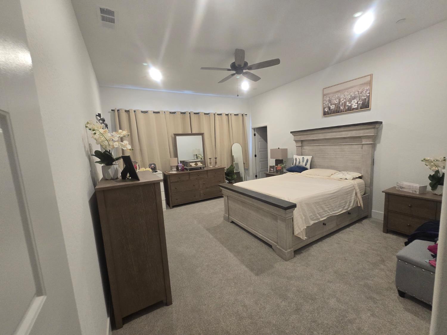 702 Atlantica Dr S, Madera, CA 93636