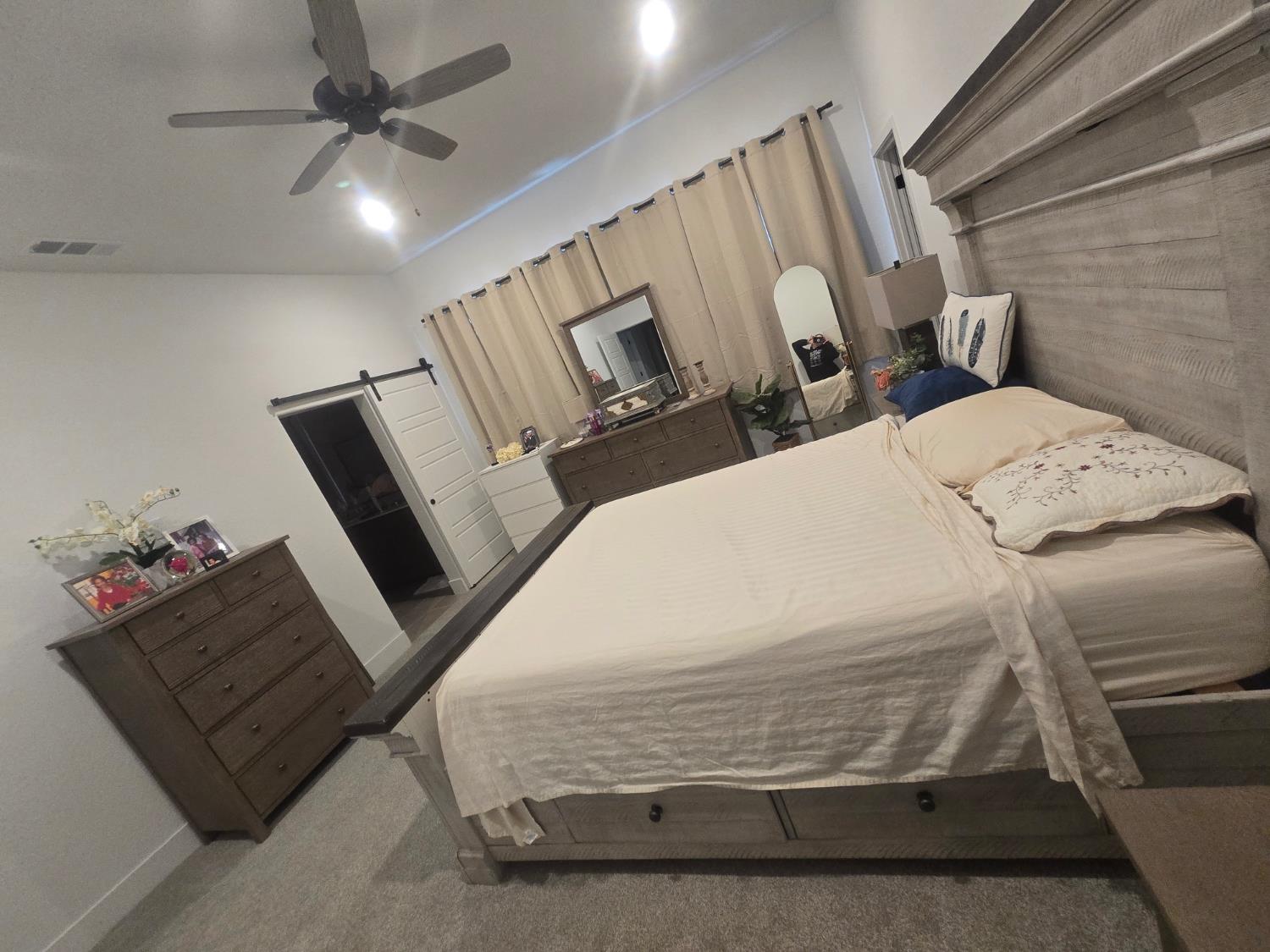 702 Atlantica Dr S, Madera, CA 93636