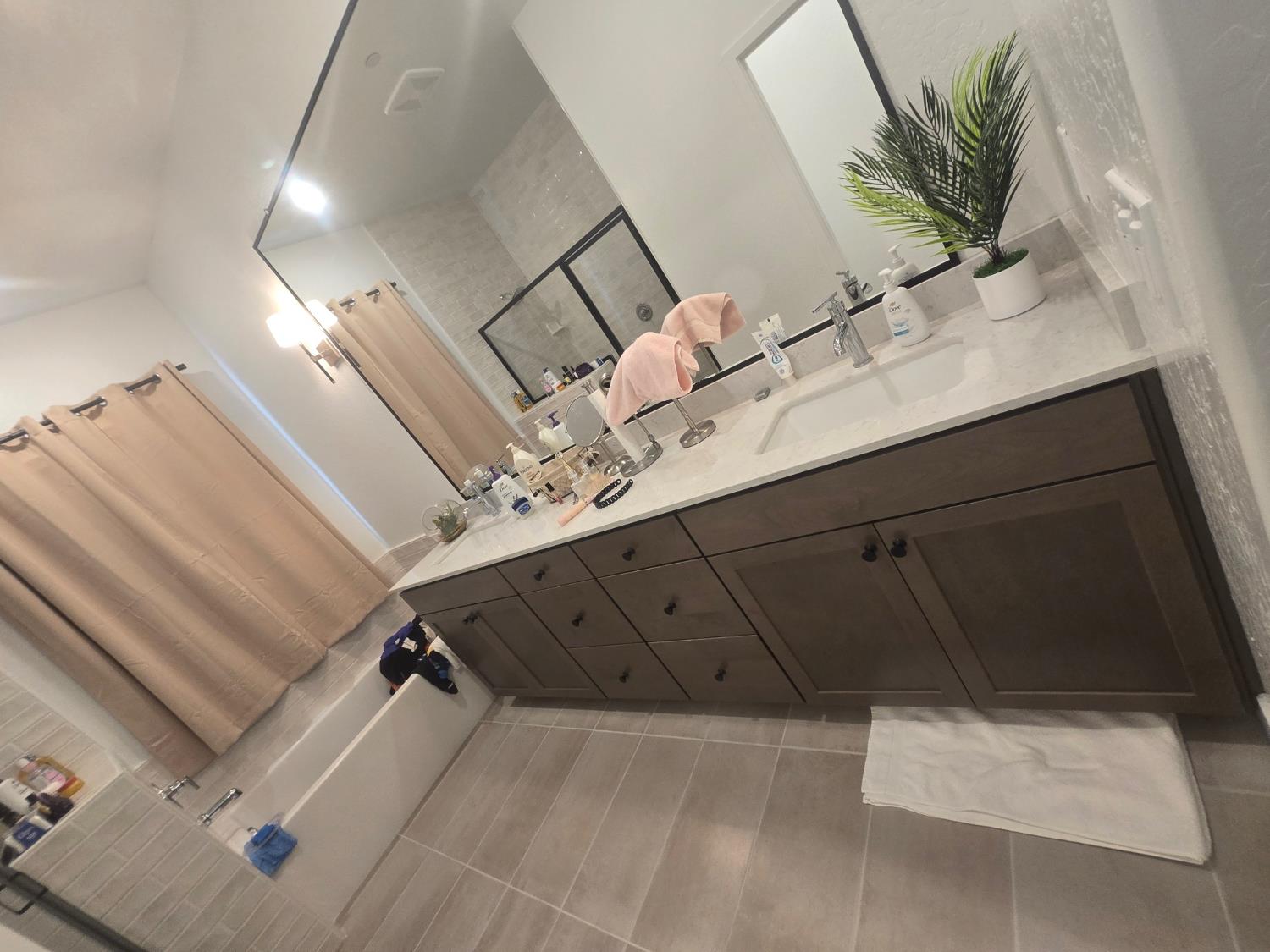 702 Atlantica Dr S, Madera, CA 93636