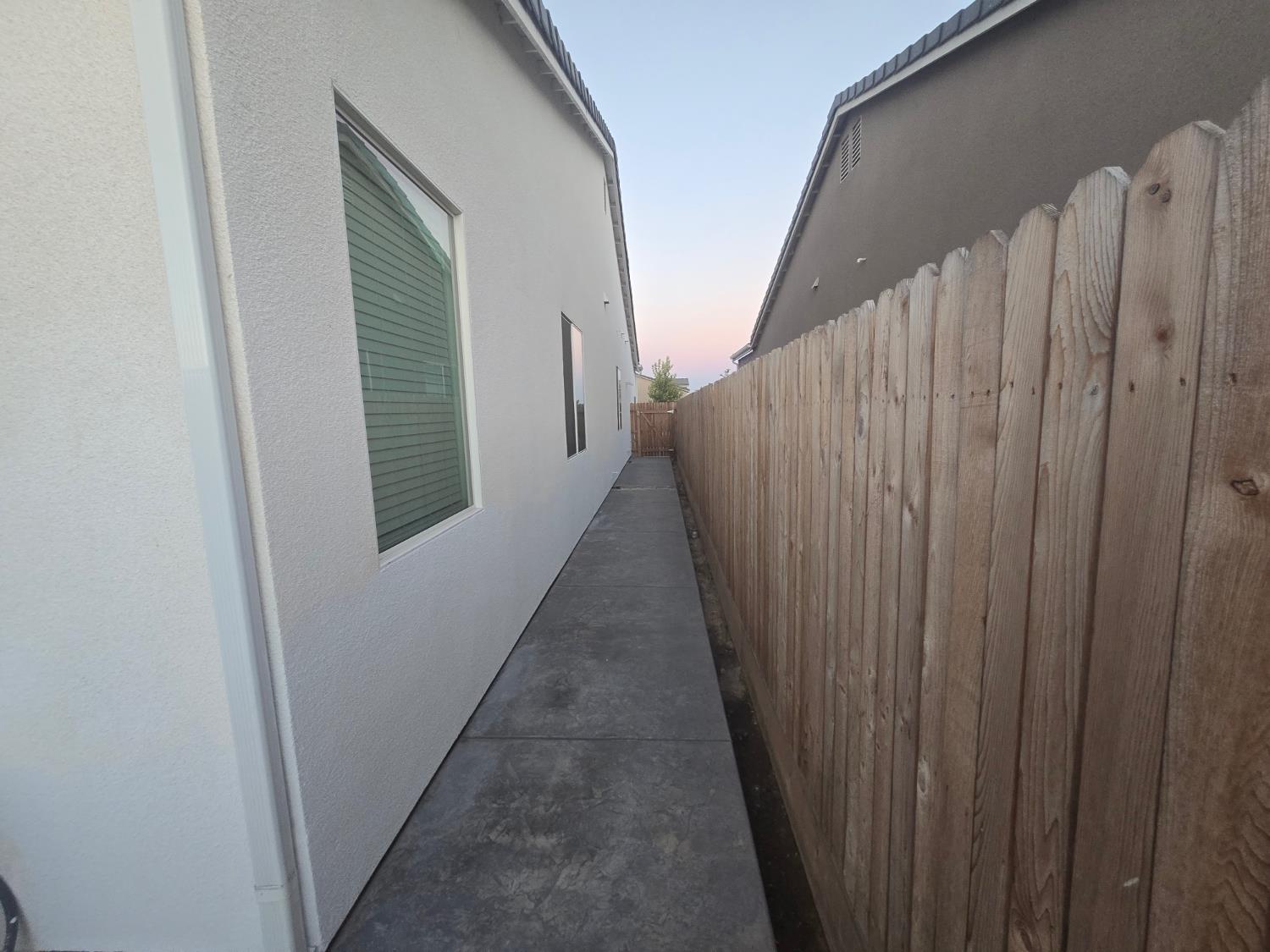 702 Atlantica Dr S, Madera, CA 93636
