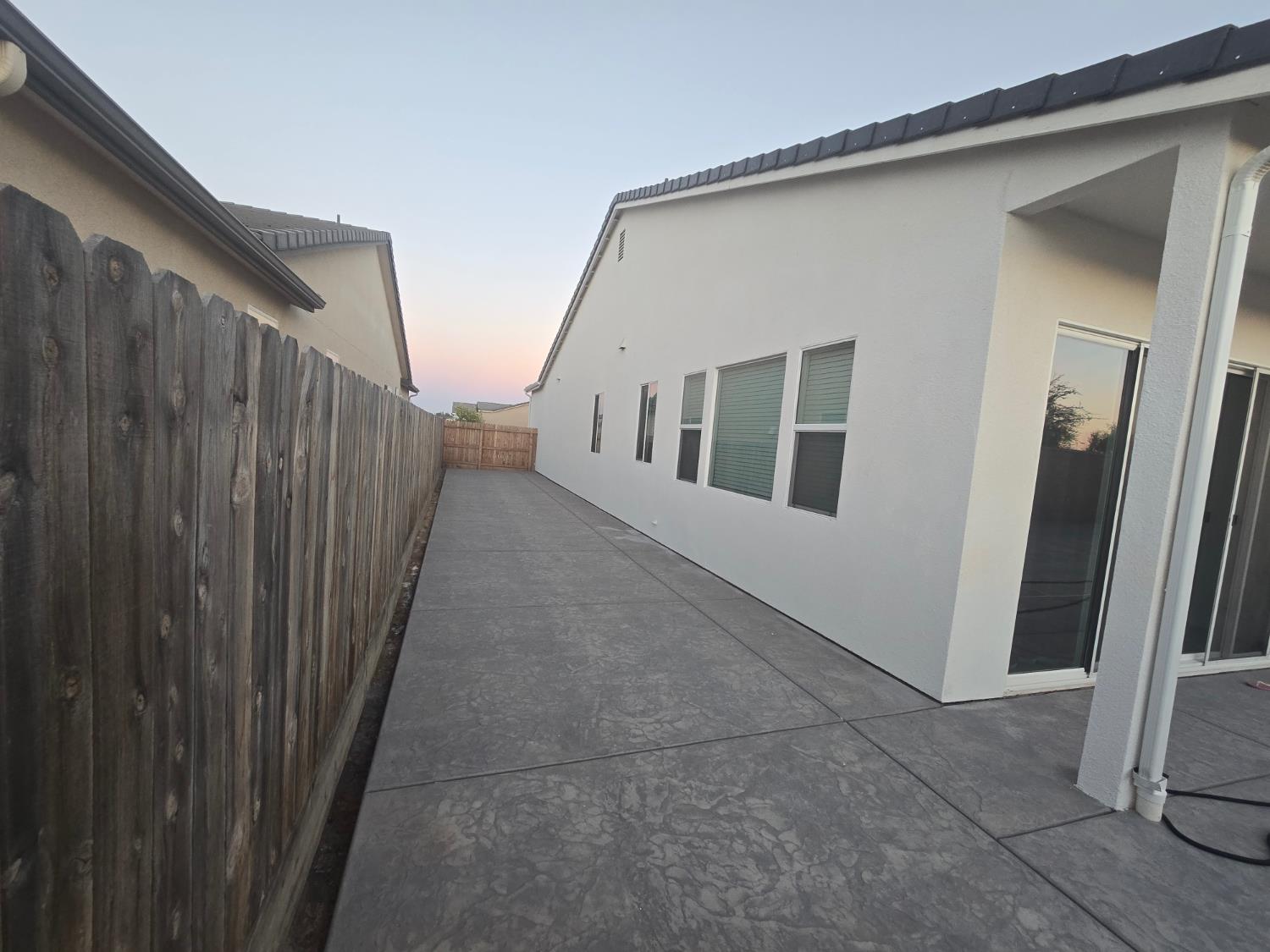 702 Atlantica Dr S, Madera, CA 93636