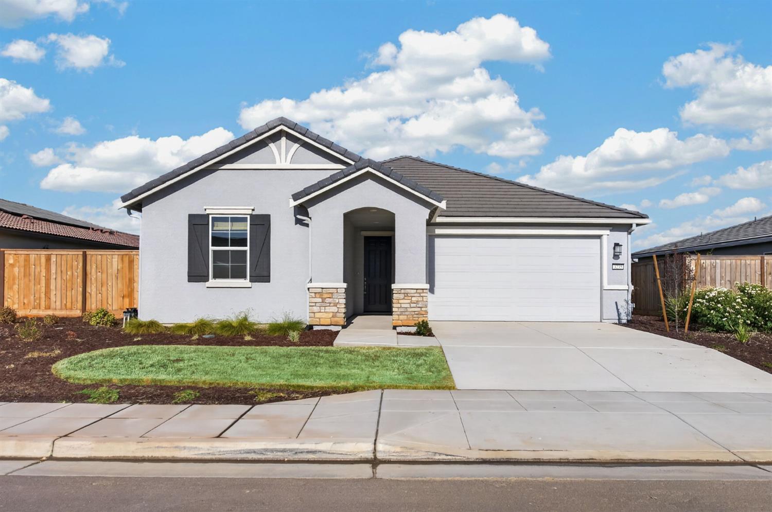 3235 Lourdes Ave, Clovis, CA 93619