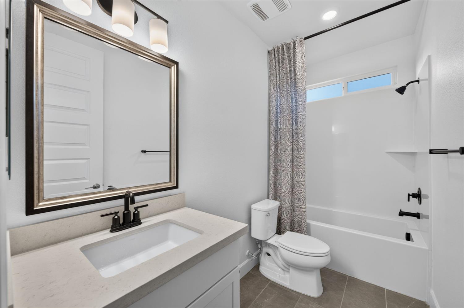 3235 Lourdes Ave, Clovis, CA 93619