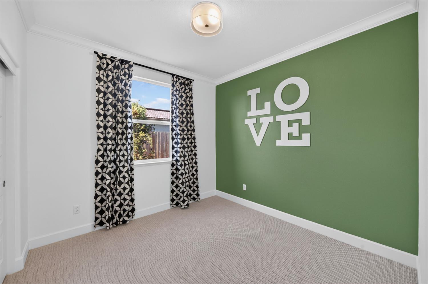 3235 Lourdes Ave, Clovis, CA 93619