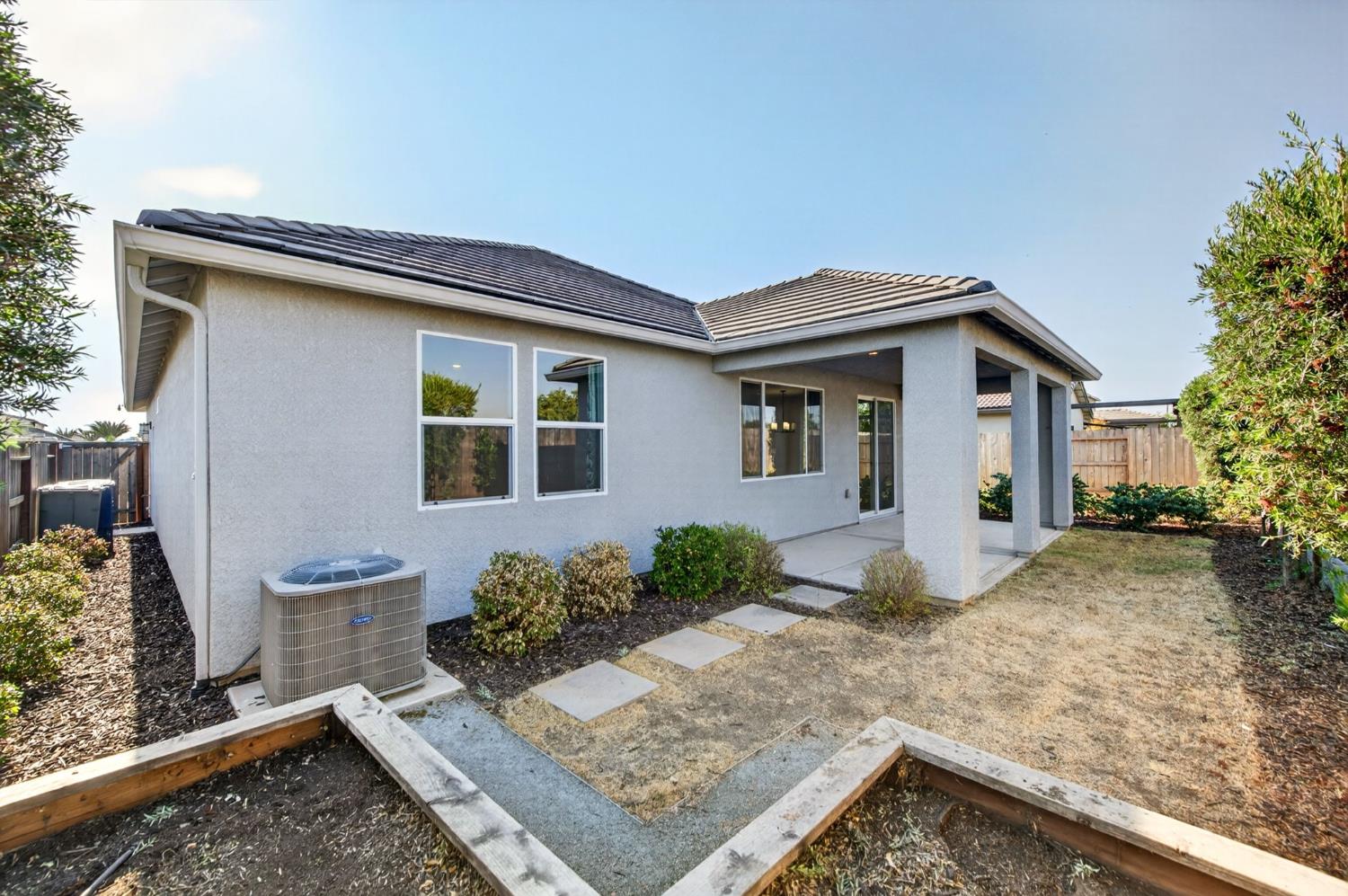 3235 Lourdes Ave, Clovis, CA 93619