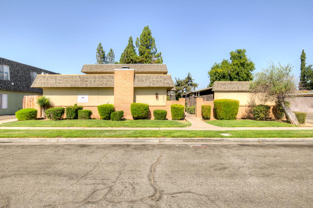 6075 N Poplar Ave, Fresno, CA 93704
