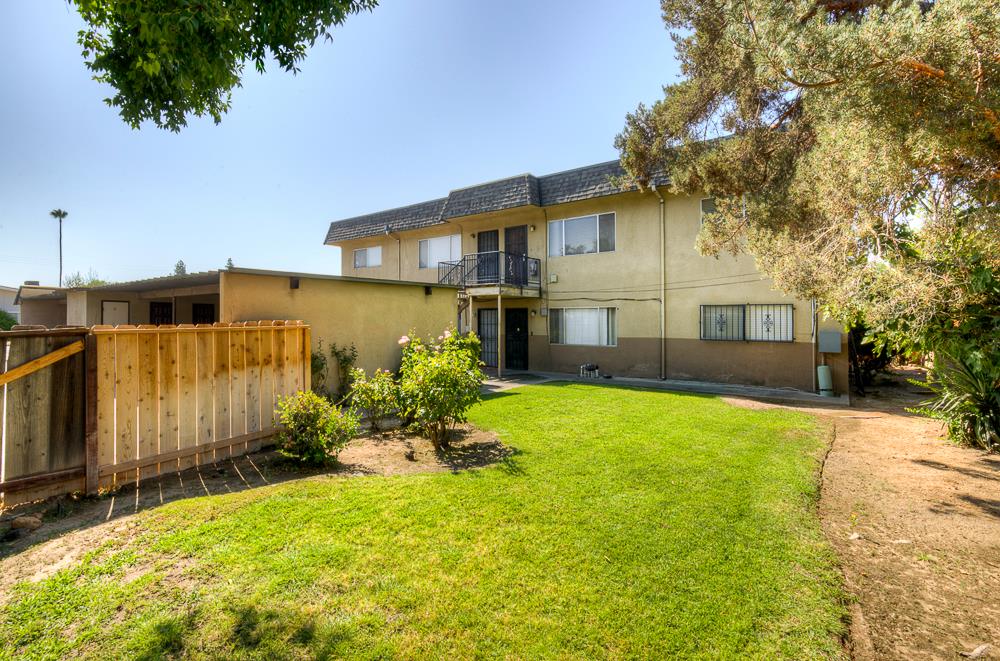 6075 N Poplar Ave, Fresno, CA 93704