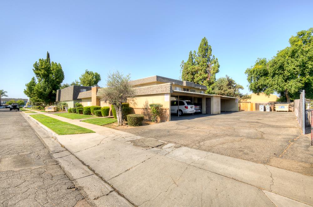 6075 N Poplar Ave, Fresno, CA 93704