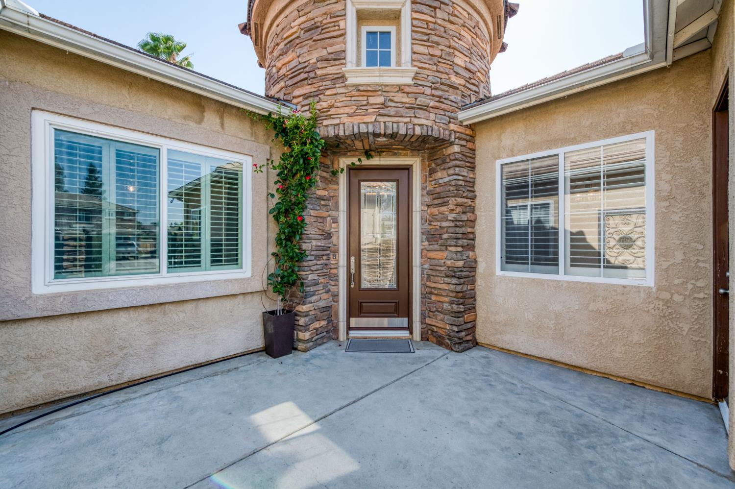2392 Trenton, Clovis, CA 93619