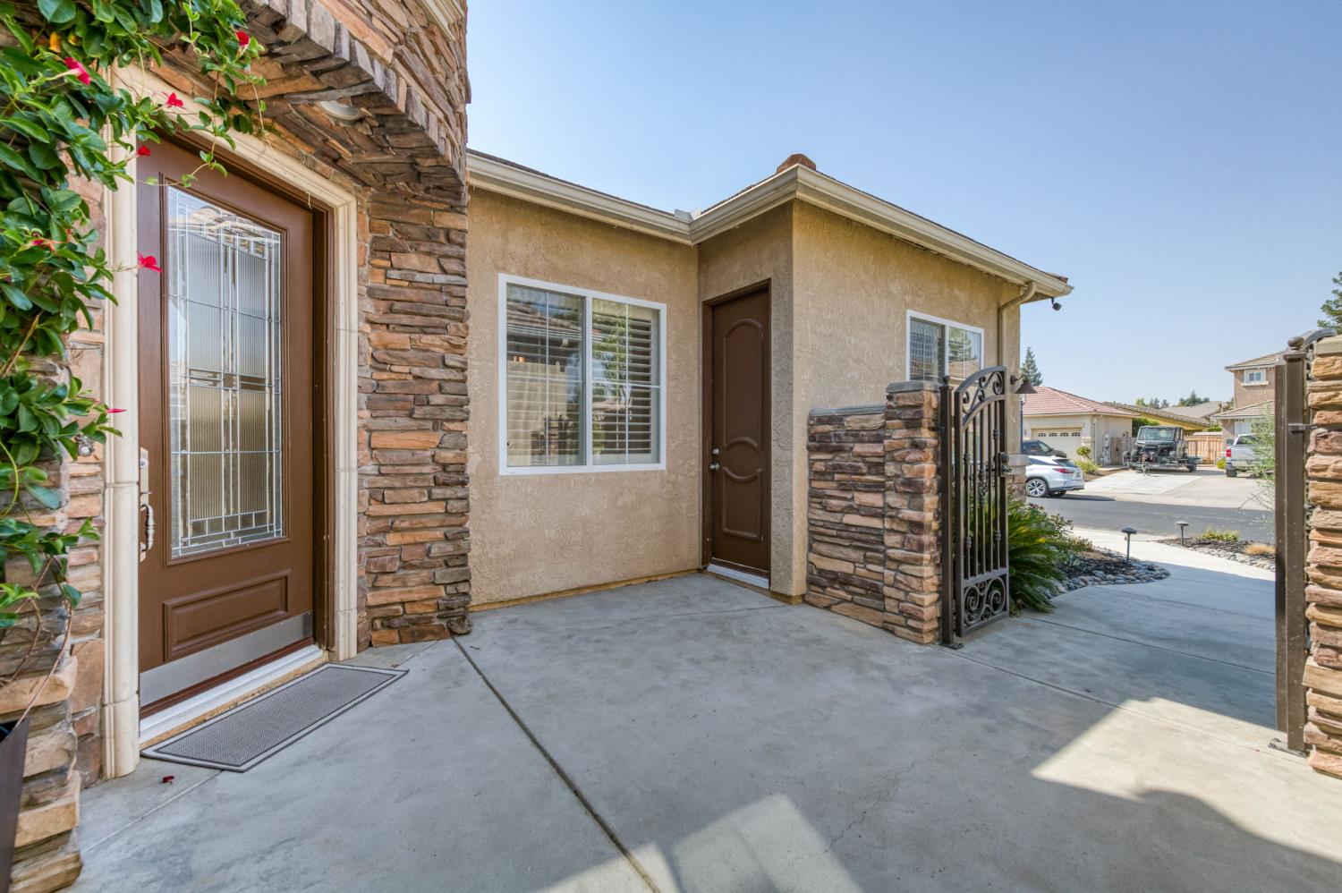 2392 Trenton, Clovis, CA 93619