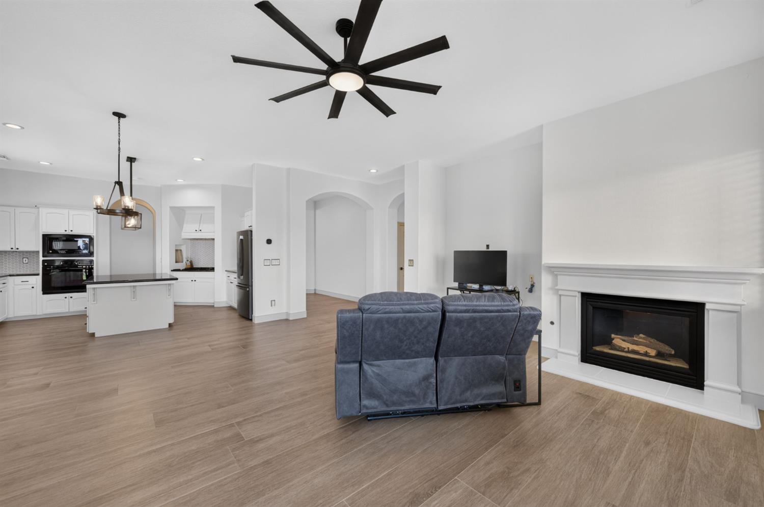 2392 Trenton, Clovis, CA 93619