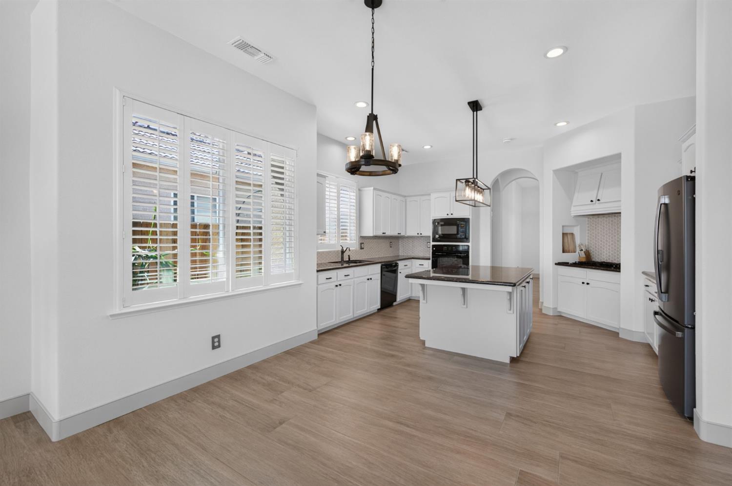 2392 Trenton, Clovis, CA 93619
