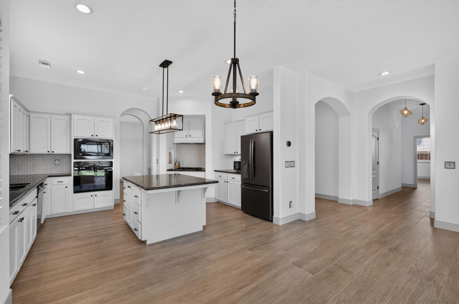 2392 Trenton, Clovis, CA 93619