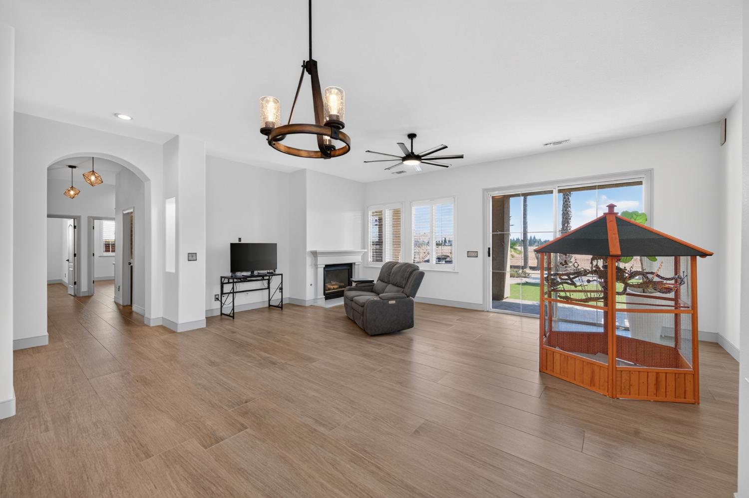 2392 Trenton, Clovis, CA 93619