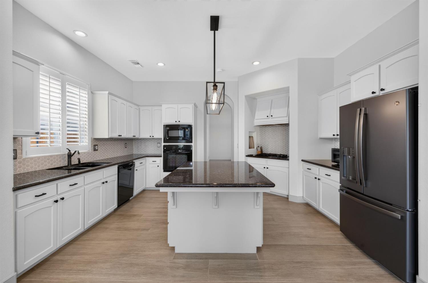 2392 Trenton, Clovis, CA 93619