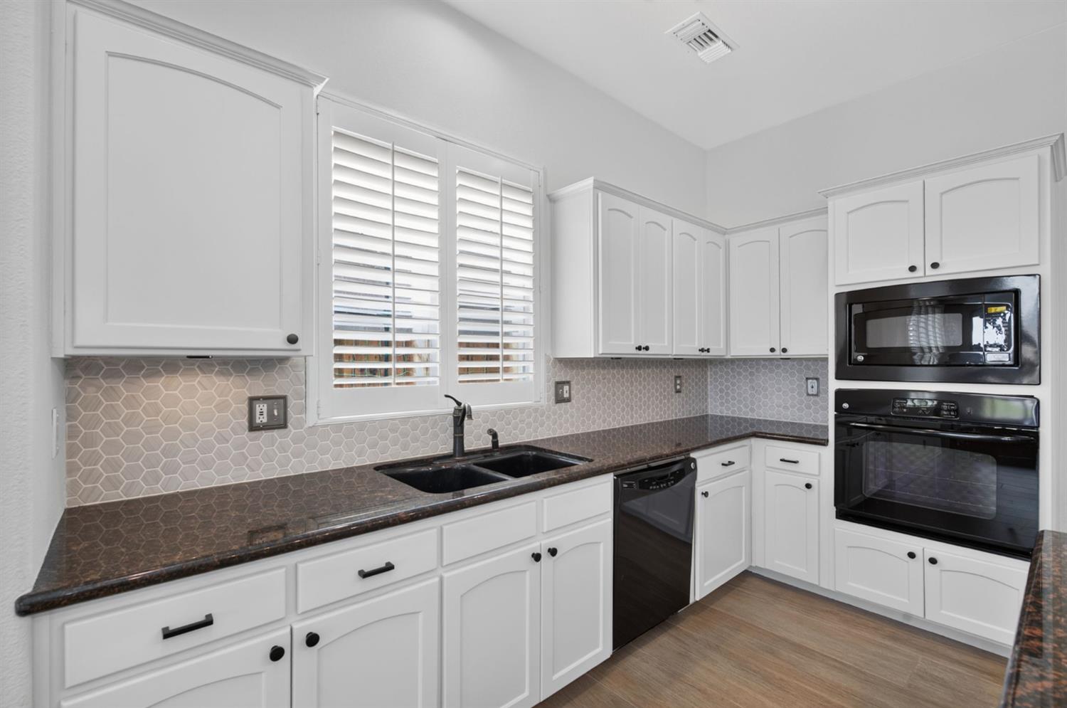 2392 Trenton, Clovis, CA 93619