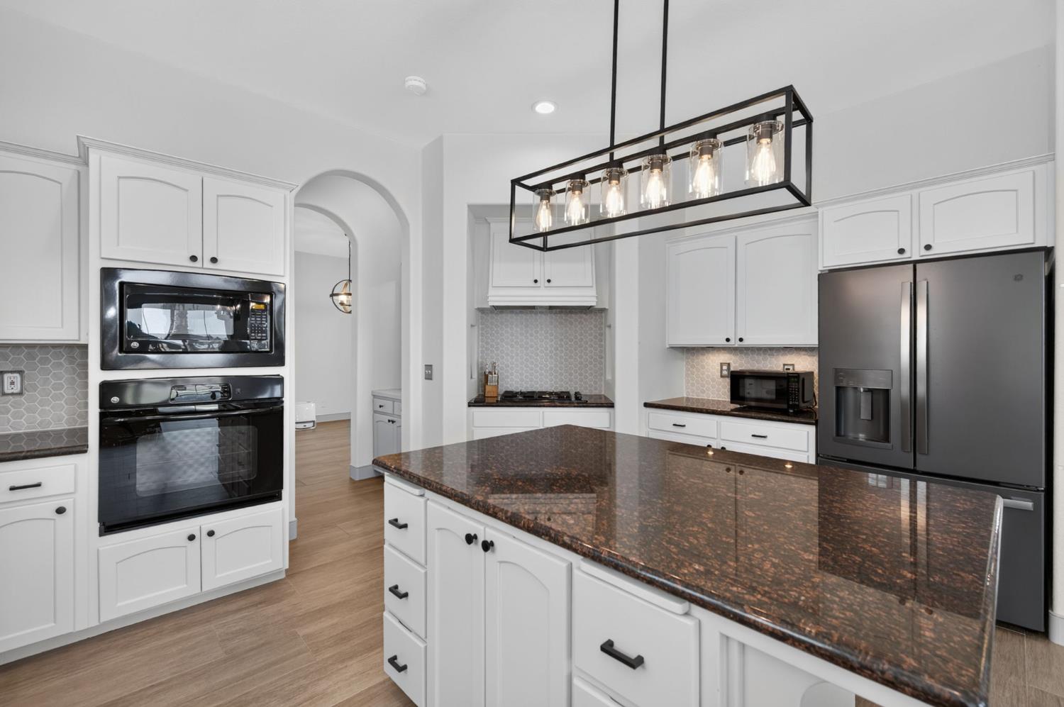 2392 Trenton, Clovis, CA 93619