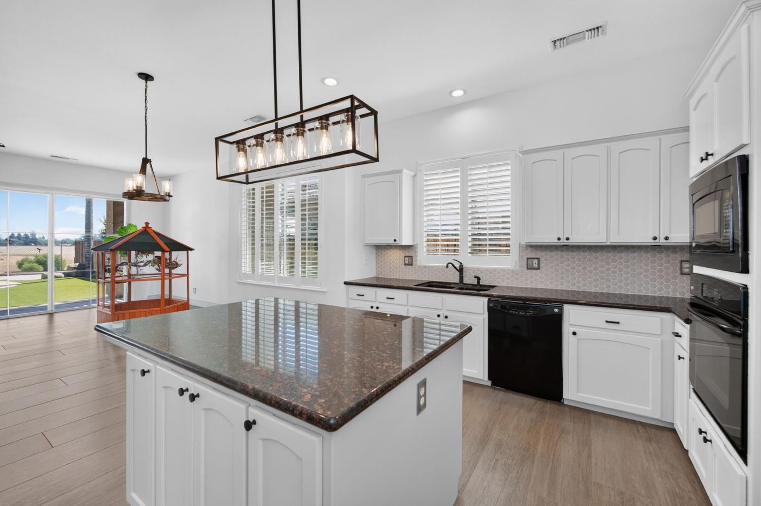 2392 Trenton, Clovis, CA 93619