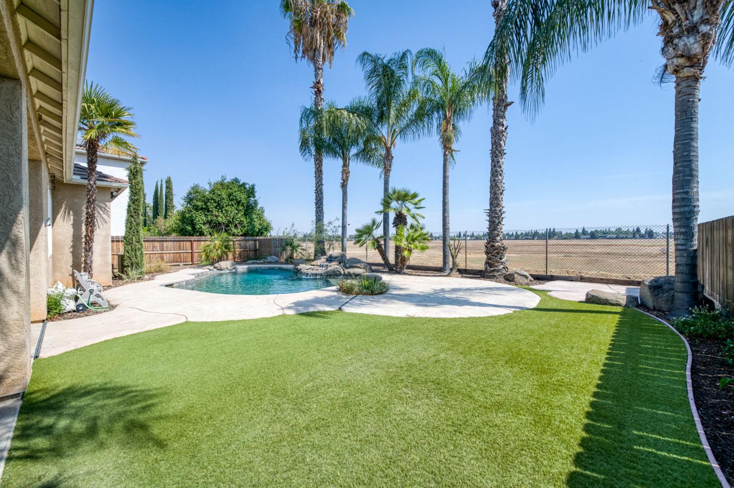 2392 Trenton, Clovis, CA 93619