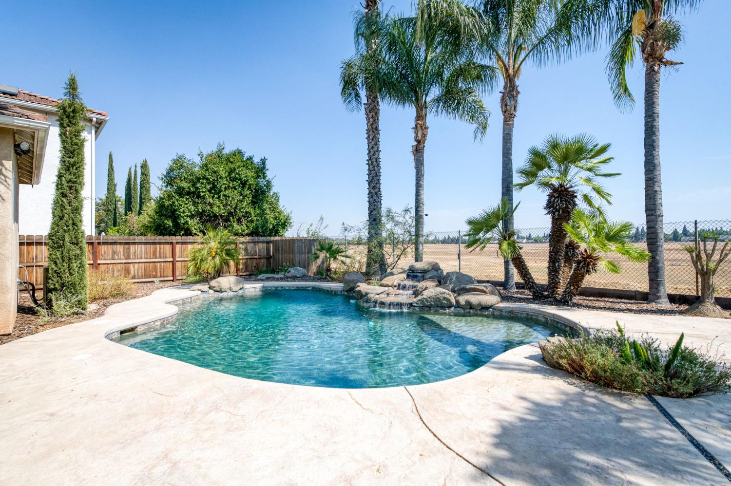 2392 Trenton, Clovis, CA 93619