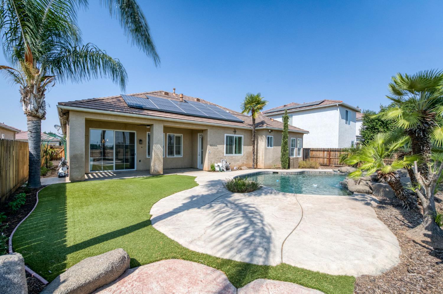 2392 Trenton, Clovis, CA 93619