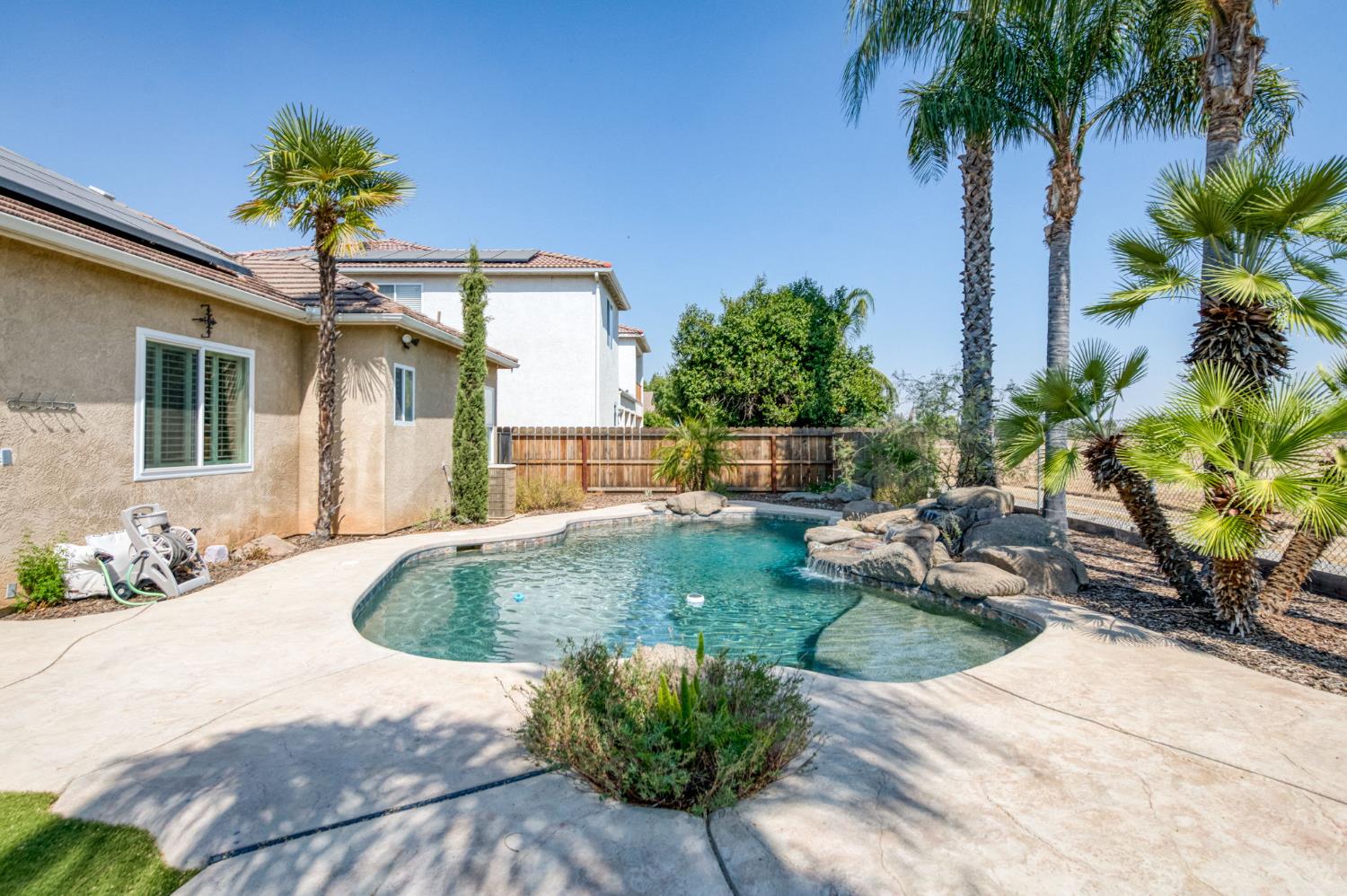 2392 Trenton, Clovis, CA 93619