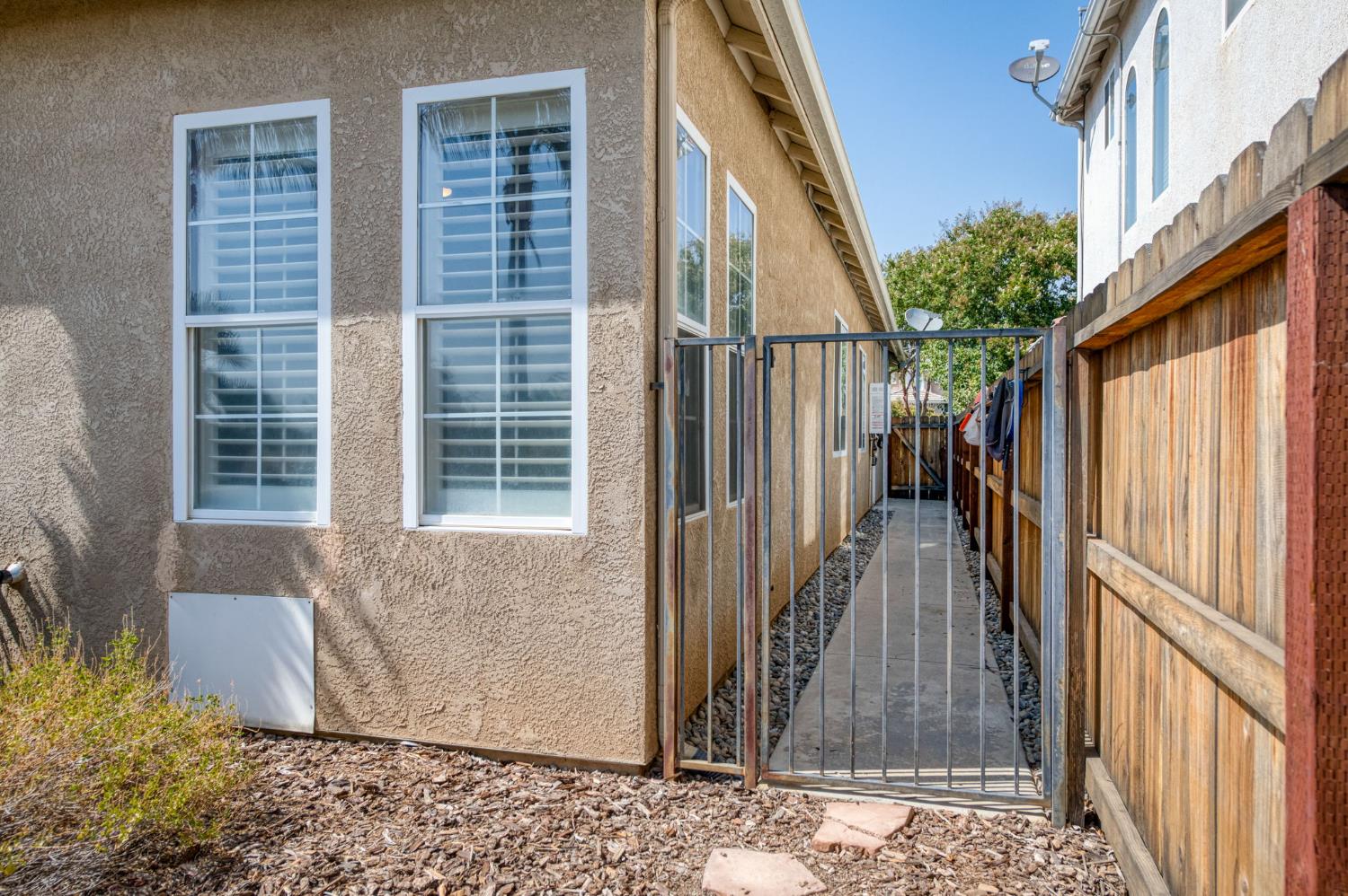 2392 Trenton, Clovis, CA 93619