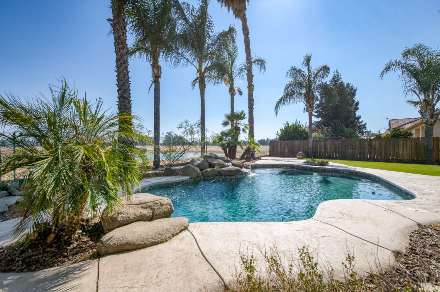 2392 Trenton, Clovis, CA 93619