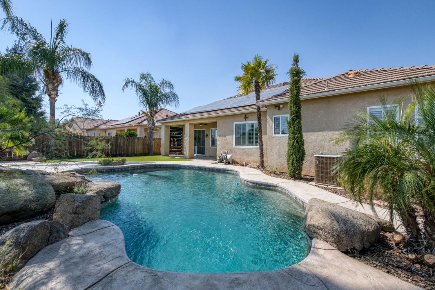 2392 Trenton, Clovis, CA 93619