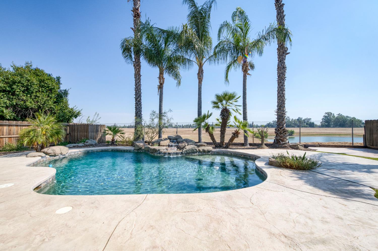2392 Trenton, Clovis, CA 93619