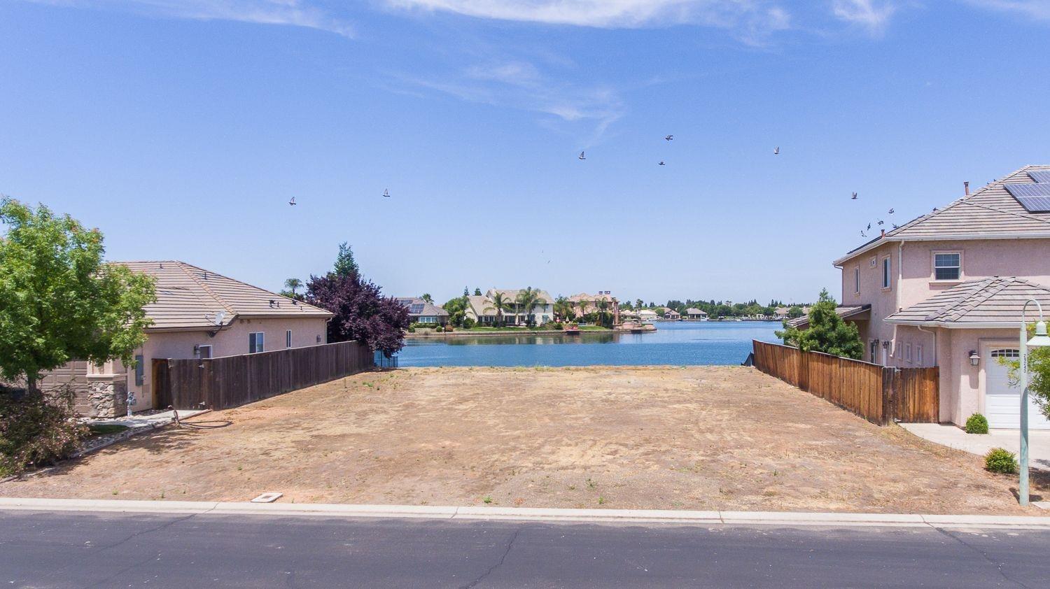 10952 E Promontory Way, Clovis, CA 93619