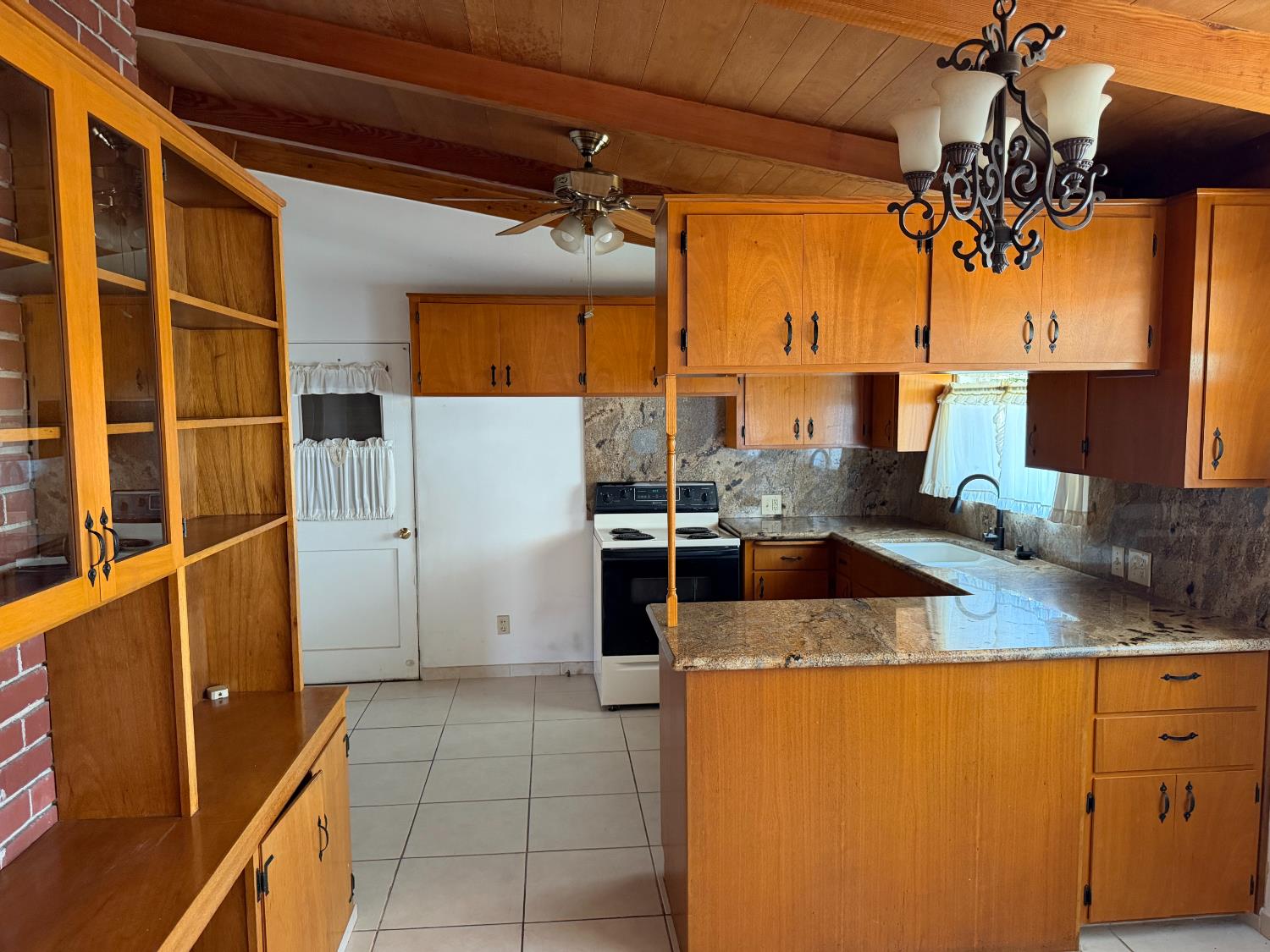 2106 4Th St, Sanger, CA 93657