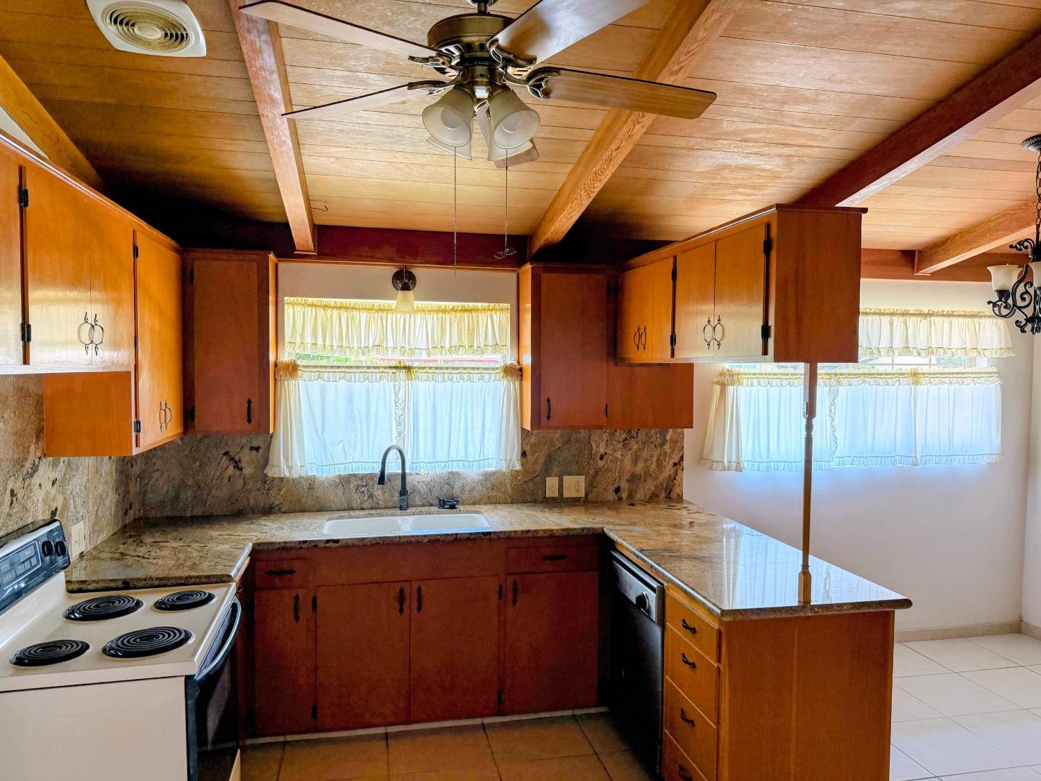 2106 4Th St, Sanger, CA 93657