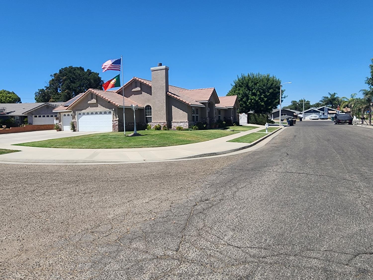 1717 E Ash Ave, Tulare, CA 93274