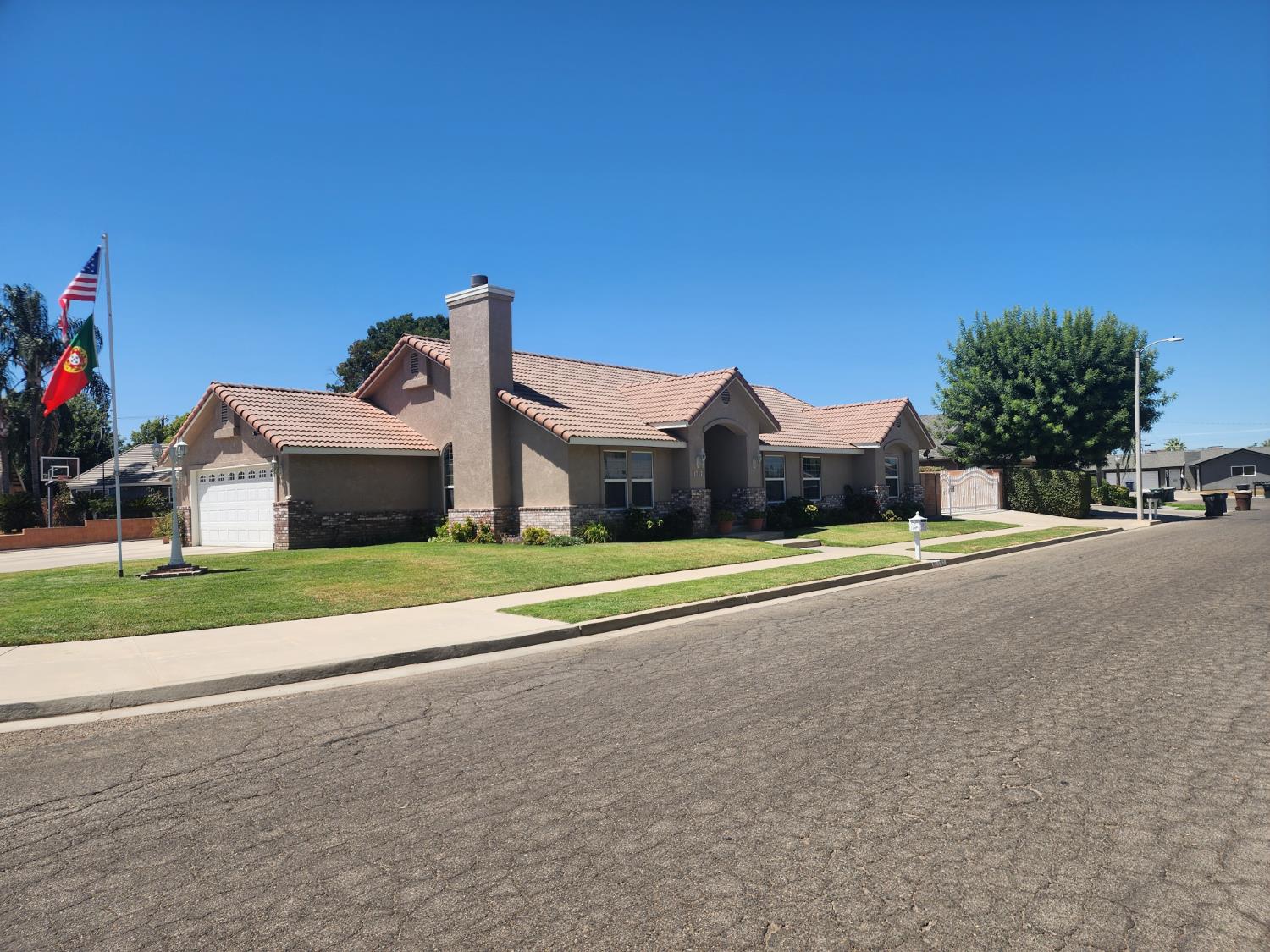 1717 E Ash Ave, Tulare, CA 93274