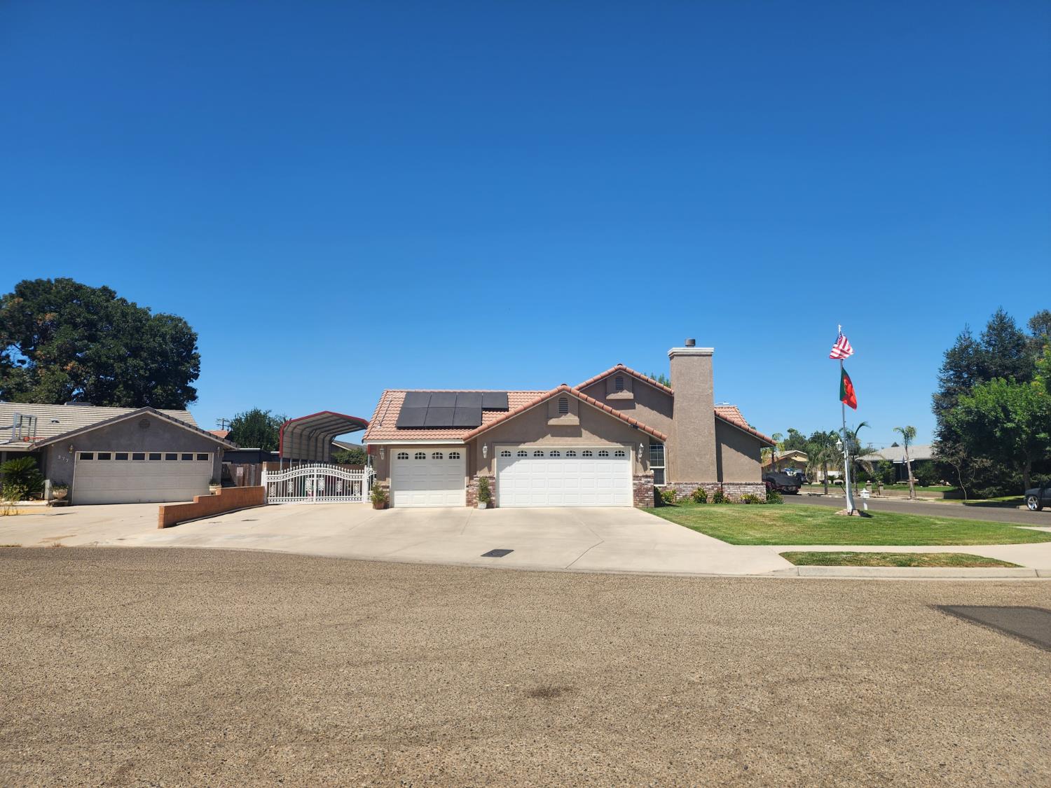 1717 E Ash Ave, Tulare, CA 93274