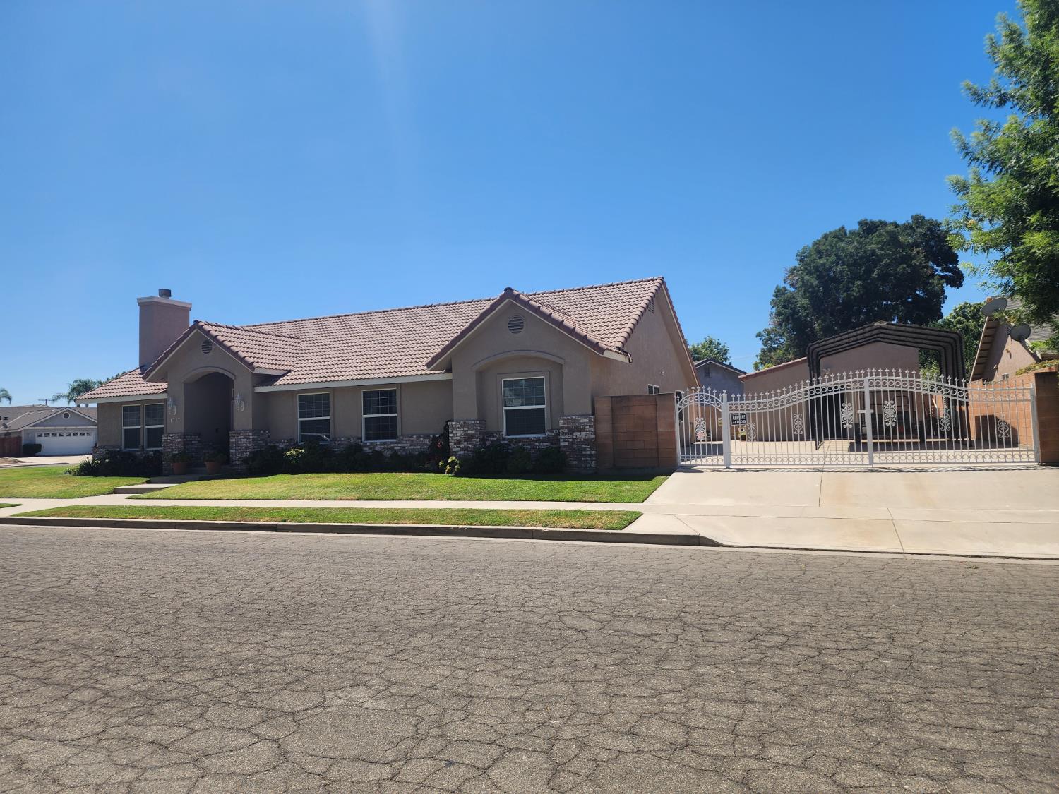 1717 E Ash Ave, Tulare, CA 93274
