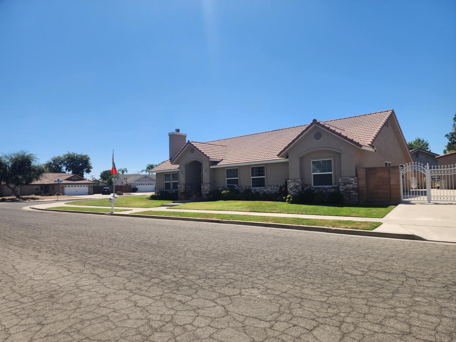 1717 E Ash Ave, Tulare, CA 93274